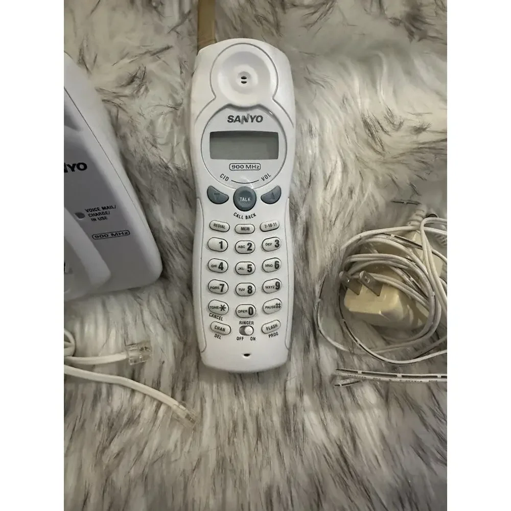 SANYO 900 MHz White Cordless Handset Caller ID Speakerphone